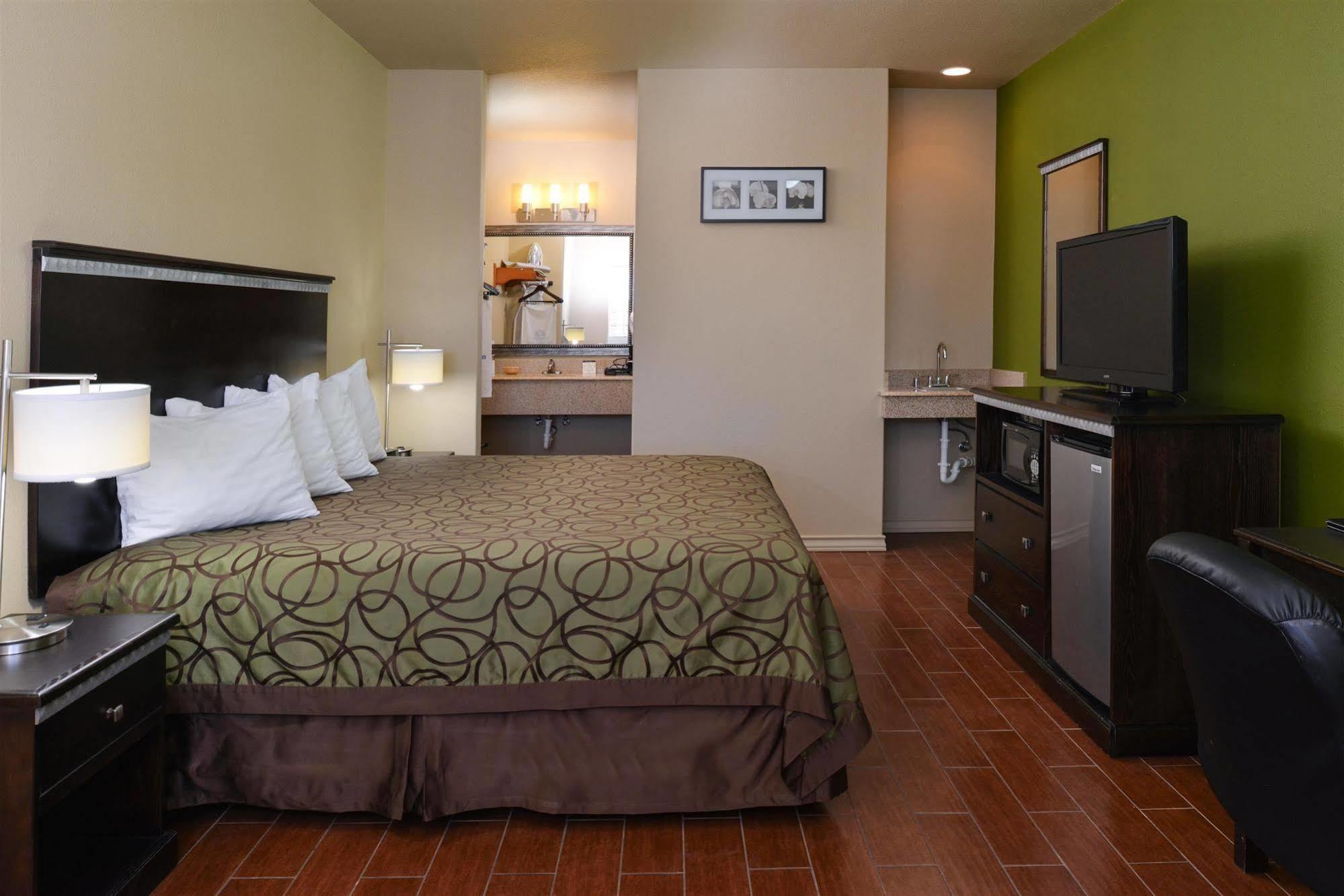 Studio Inn & Suites Kitchenettes Jourdanton Eksteriør billede